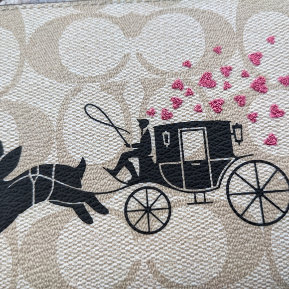 COACH Lunar New Year Rabbit Wristlet Signature Carriage w/Rabbit CF372 NWT - Picture 8 of 11